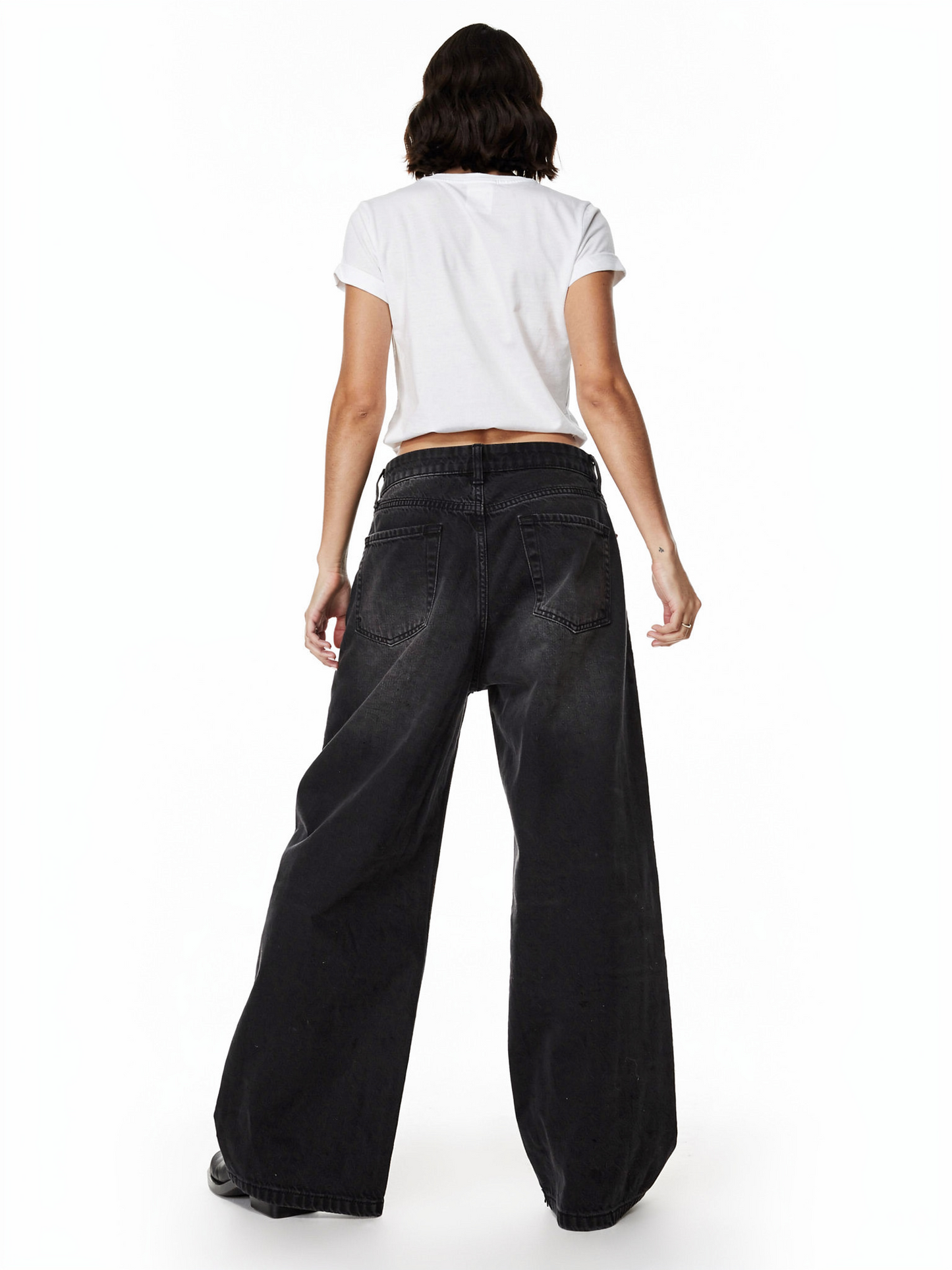クリーンブラックルーズワイドデニム