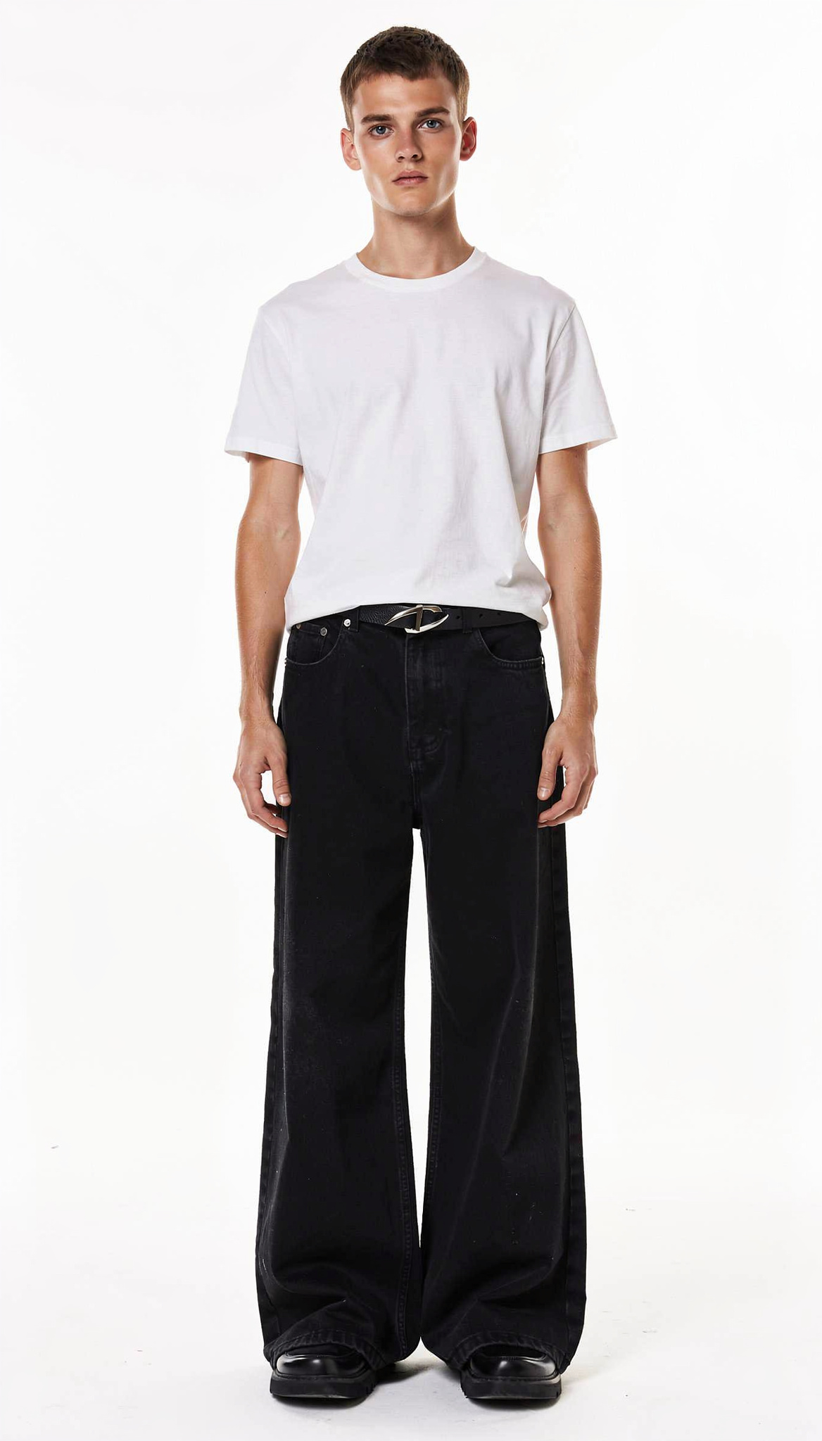 ウォッシュドブラック ワイドストレートデニム