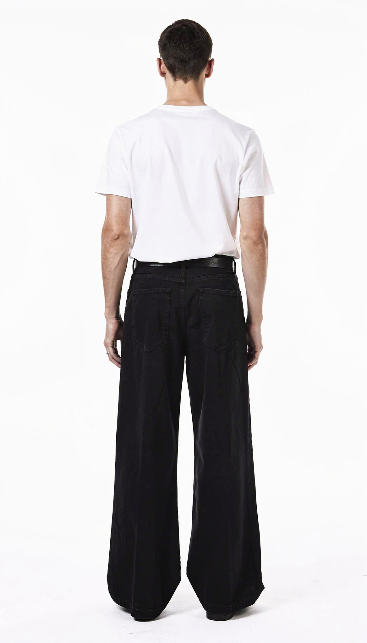 ウォッシュドブラック ワイドストレートデニム