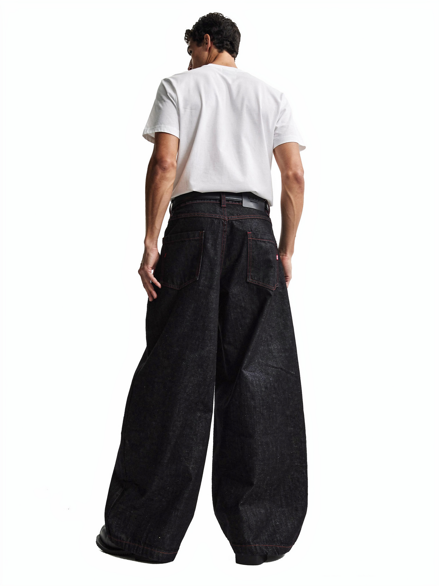 レッドスティッチデニムパンツ