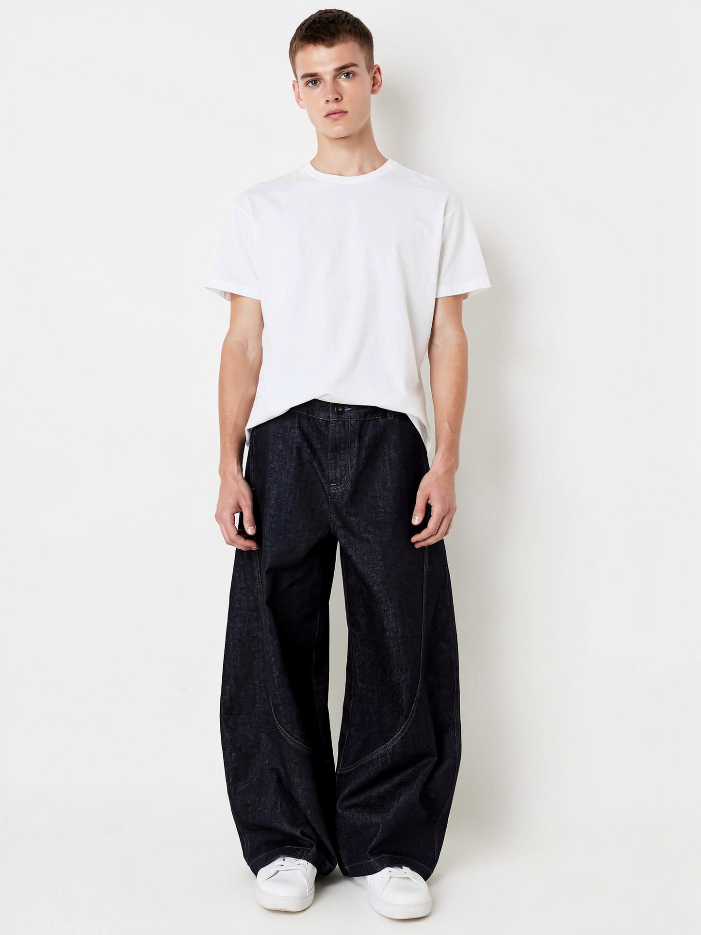 バレルレッグ デニムパンツ