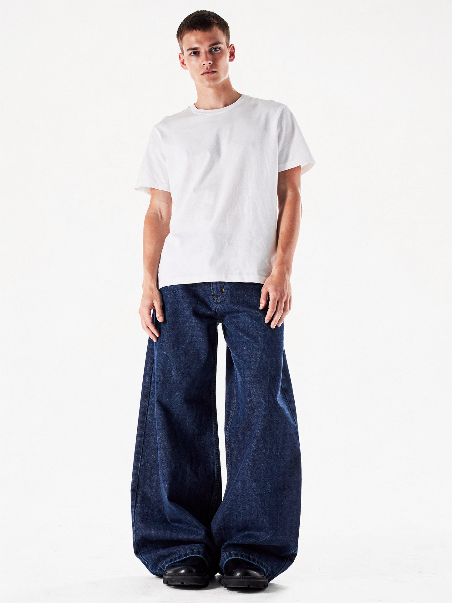 ディープブルーバルーンワイドデニム