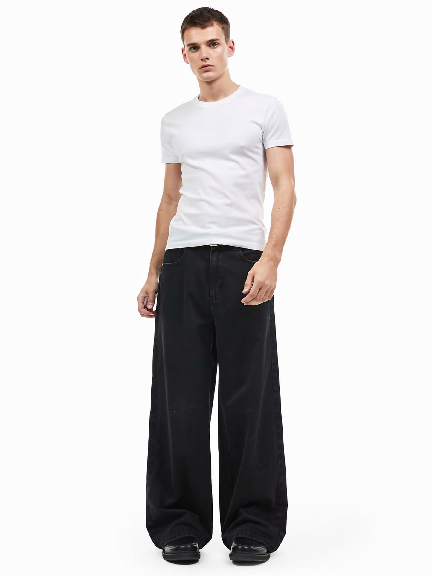 ウォッシュドブラック ワイドストレートデニム