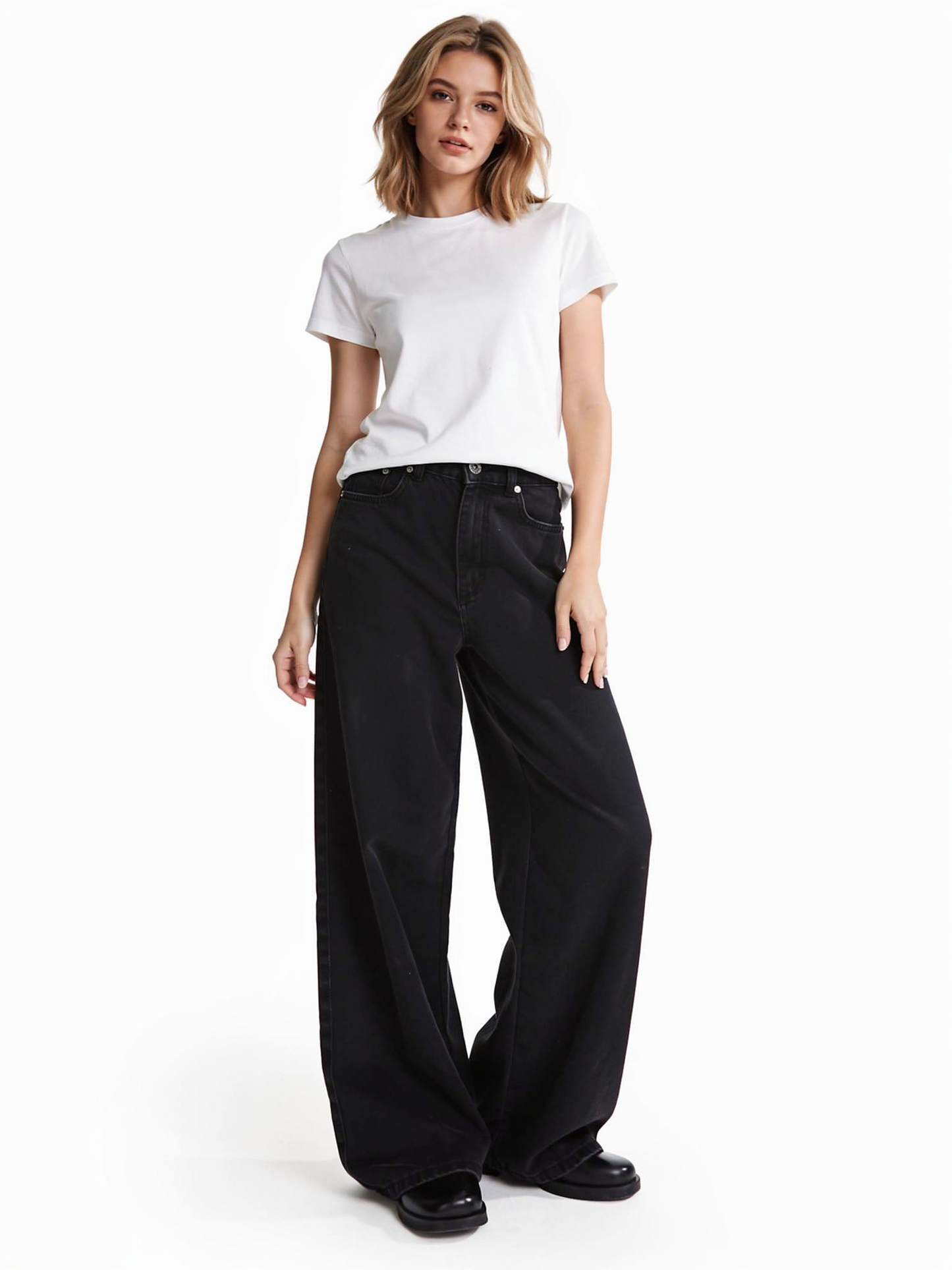 ウォッシュドブラック ワイドストレートデニム