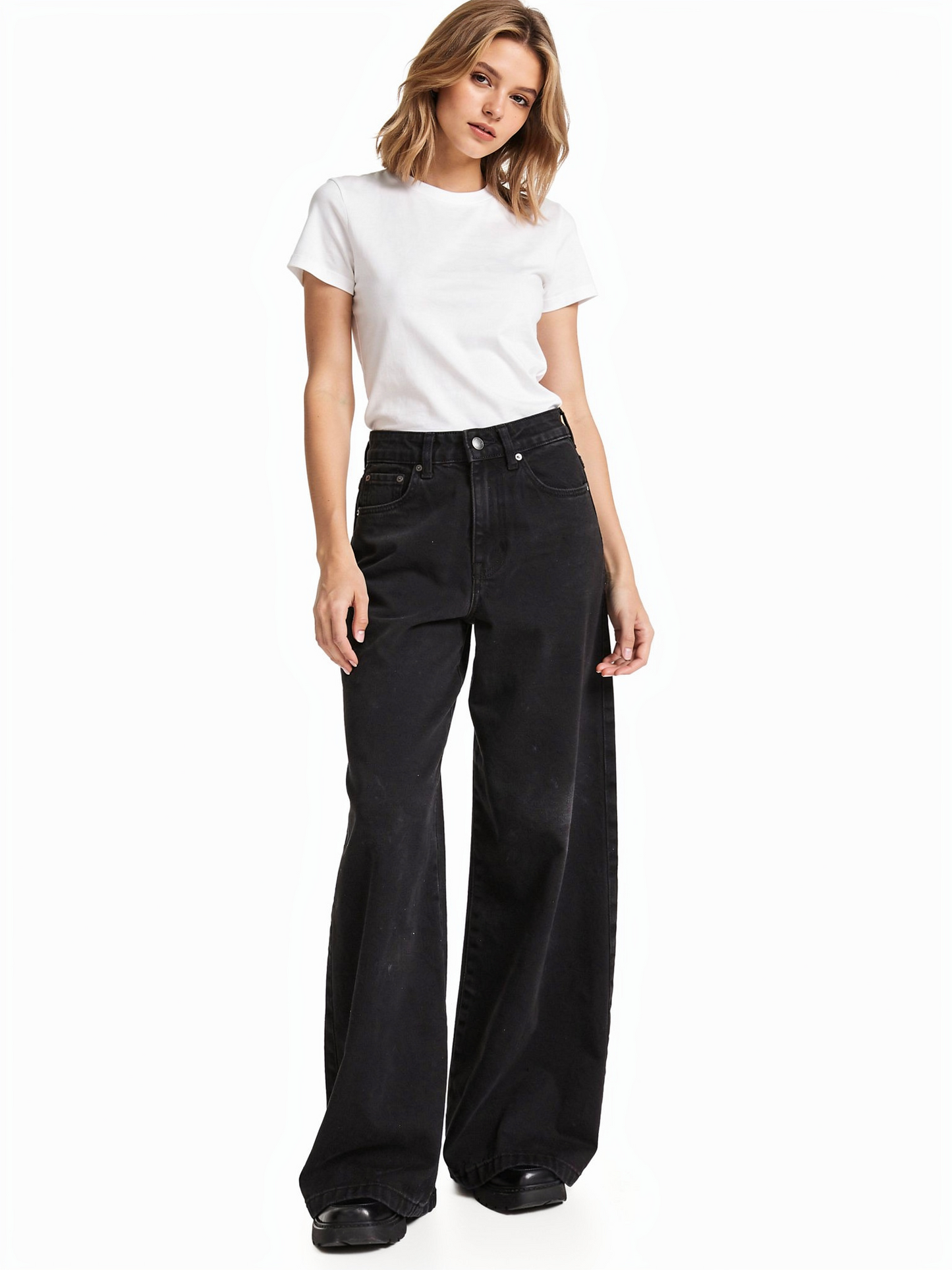 ウォッシュドブラック ワイドストレートデニム