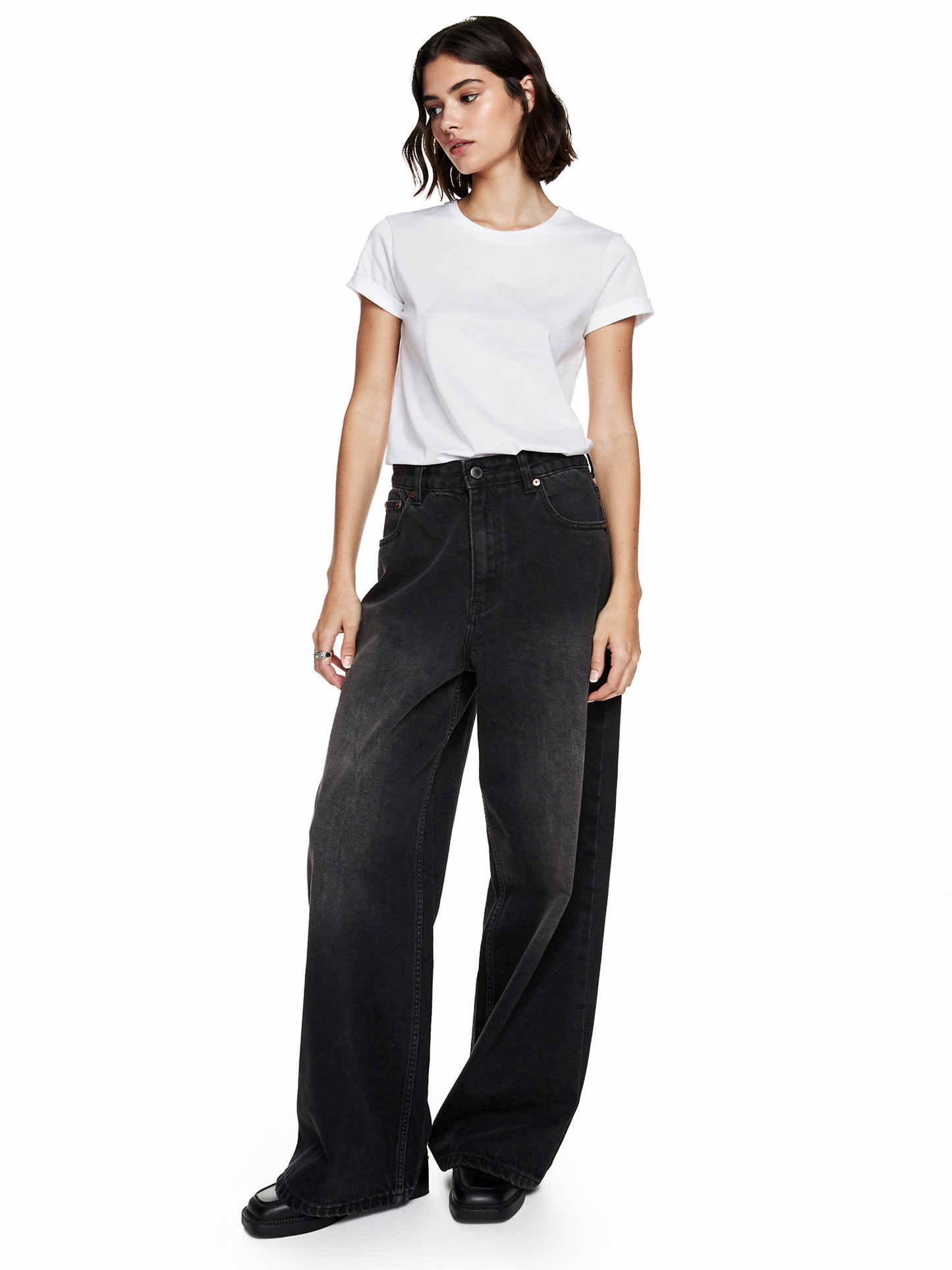 クリーンブラックルーズワイドデニム