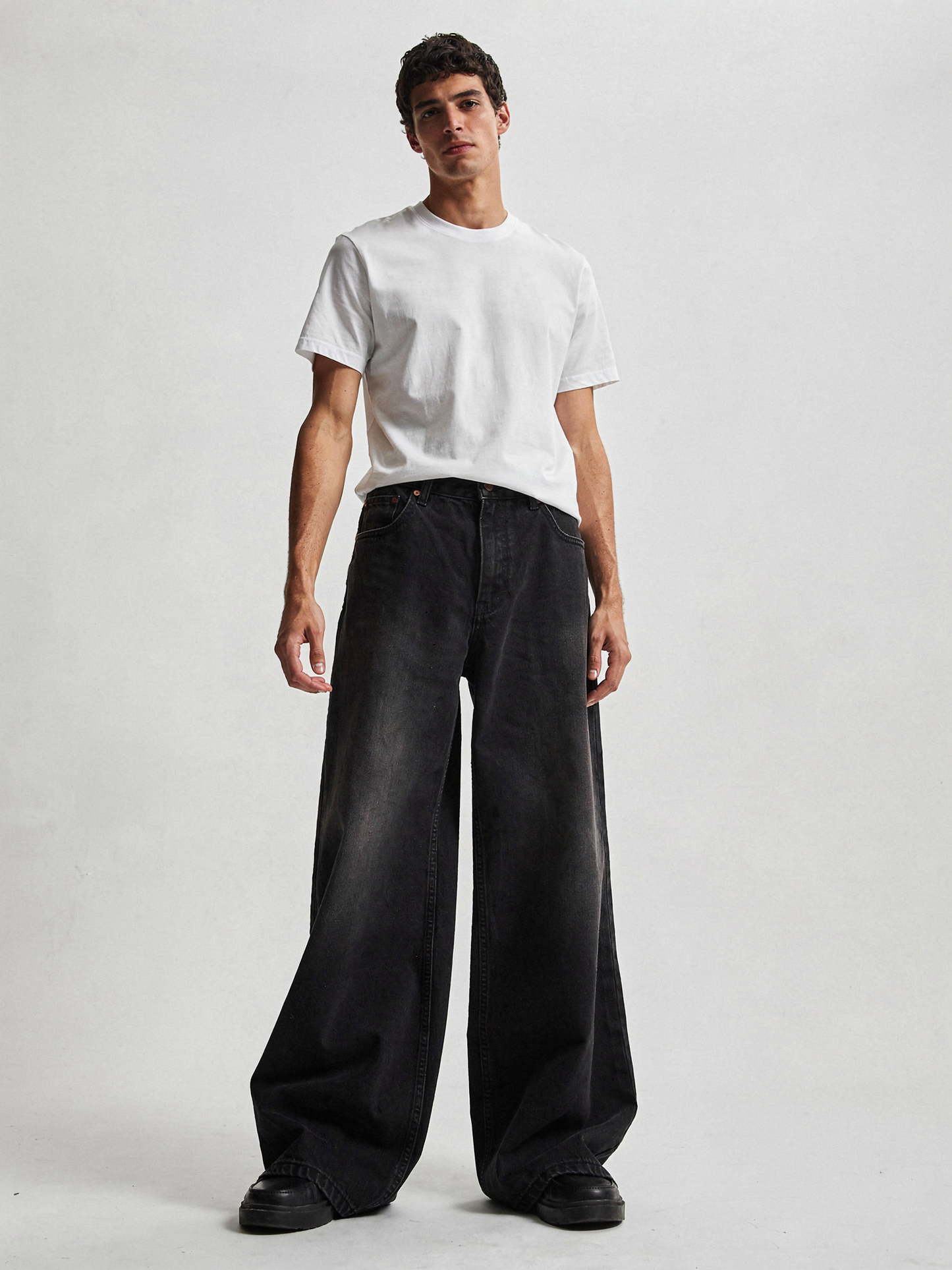 クリーンブラックルーズワイドデニム