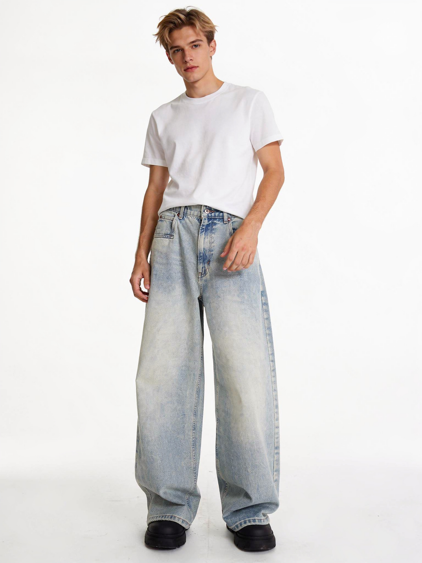 ライトブルールーズストレートデニム